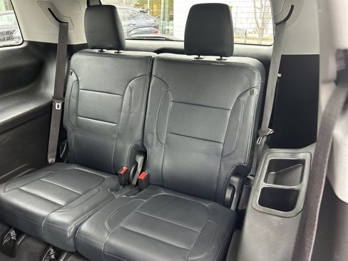 Used 2023 GMC Acadia SLE w/ Driver Convenience Package image 17