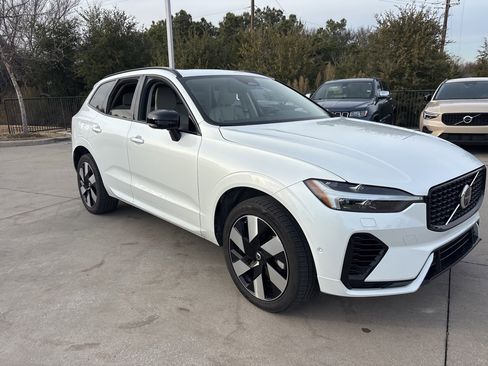 Used 2023 Volvo XC60 T8 Plus w/ Climate Package image 3