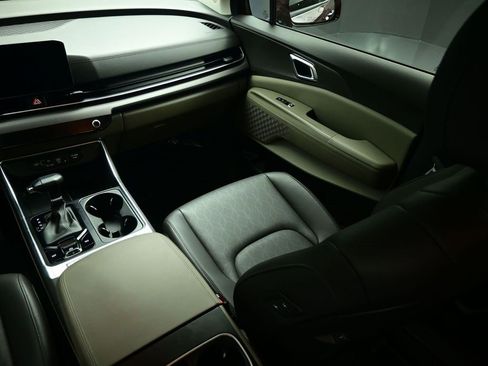 Certified 2025 Kia Carnival EX image 15