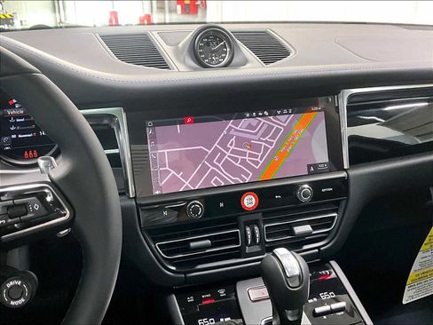 New 2026 Porsche Macan image 16