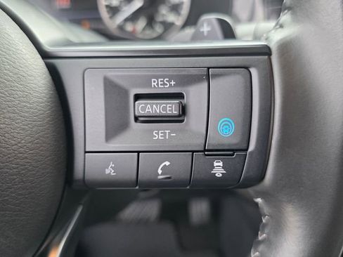 Used 2025 Nissan Pathfinder SV FWD image 28