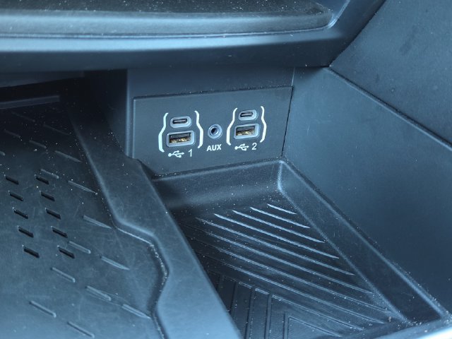 Used 2025 Chrysler Pacifica Limited FWD image 16