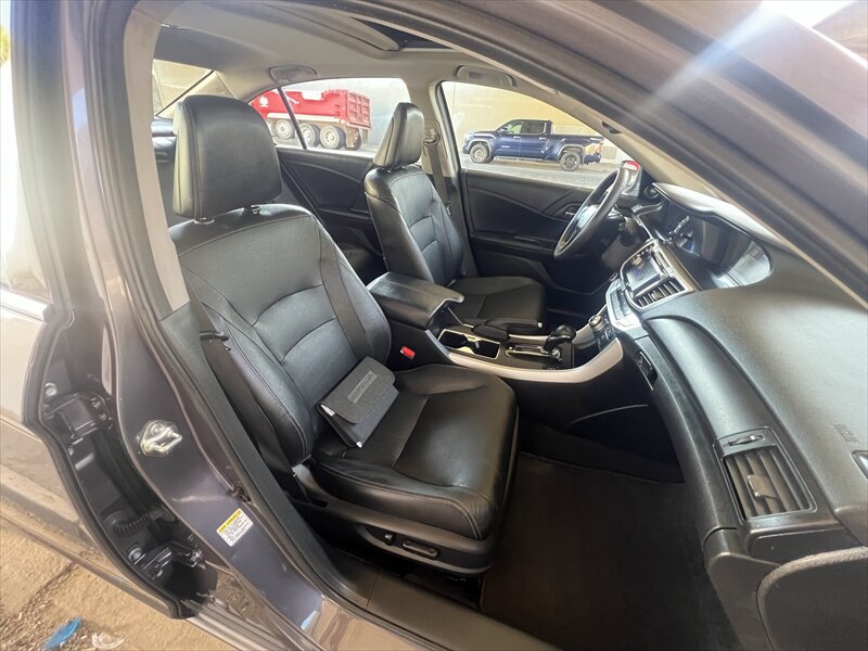 Used 2015 Honda Accord Touring image 25