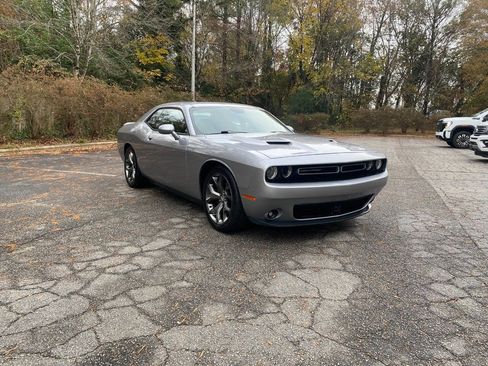 Used 2016 Dodge Challenger SXT Plus image 3