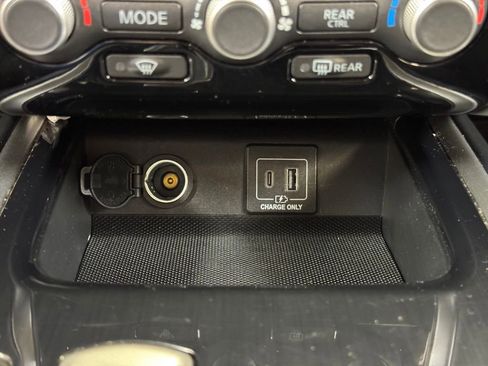 Used 2020 Nissan Pathfinder S image 34