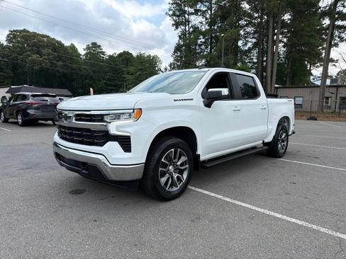 Used 2024 Chevrolet Silverado 1500 LT AWD/4WD image 2