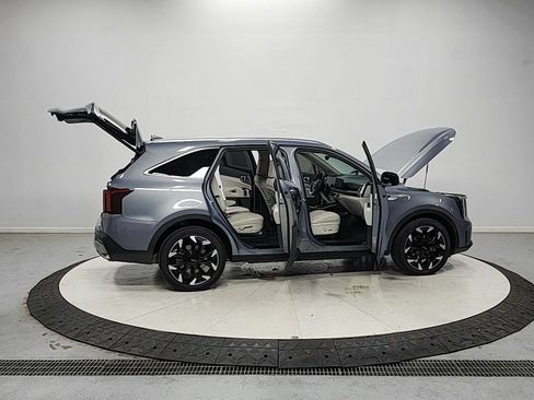 Used 2025 Kia Sorento EX FWD image 17