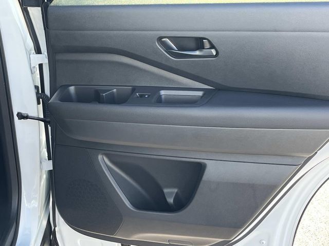 Used 2025 Nissan Pathfinder SV FWD image 21