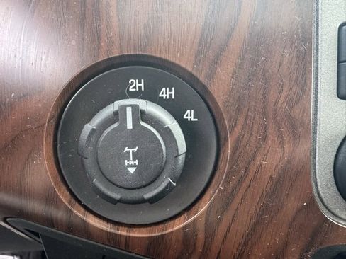 Used 2011 Ford F250 Lariat w/ Lariat Interior Pkg image 18