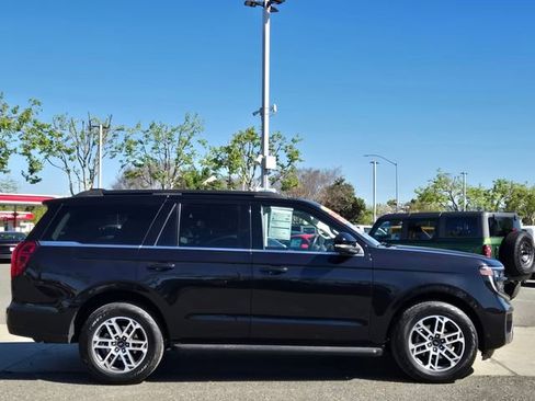 Certified 2025 Ford Expedition Active image 6