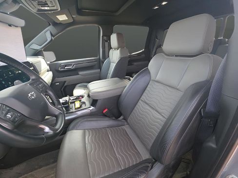 Used 2025 Chevrolet Silverado 1500 ZR2 w/ Technology Package image 10