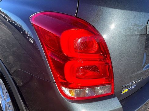 Used 2022 Chevrolet Trax LT image 32