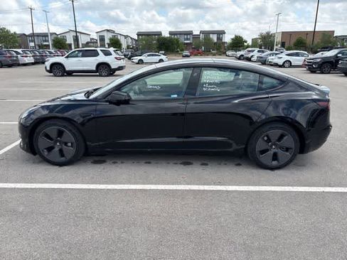 Used 2021 Tesla Model 3 Standard Range image 2