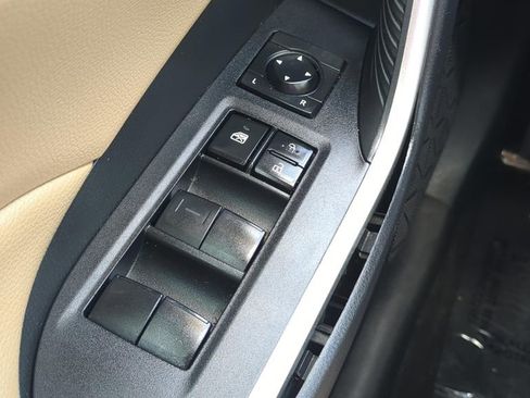 Used 2021 Toyota RAV4 XLE FWD image 18