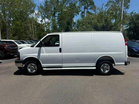 Used 2025 GMC Savana 2500 w/ Driver Convenience Package RWD image 2