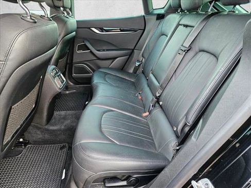 Used 2021 Maserati Levante image 17
