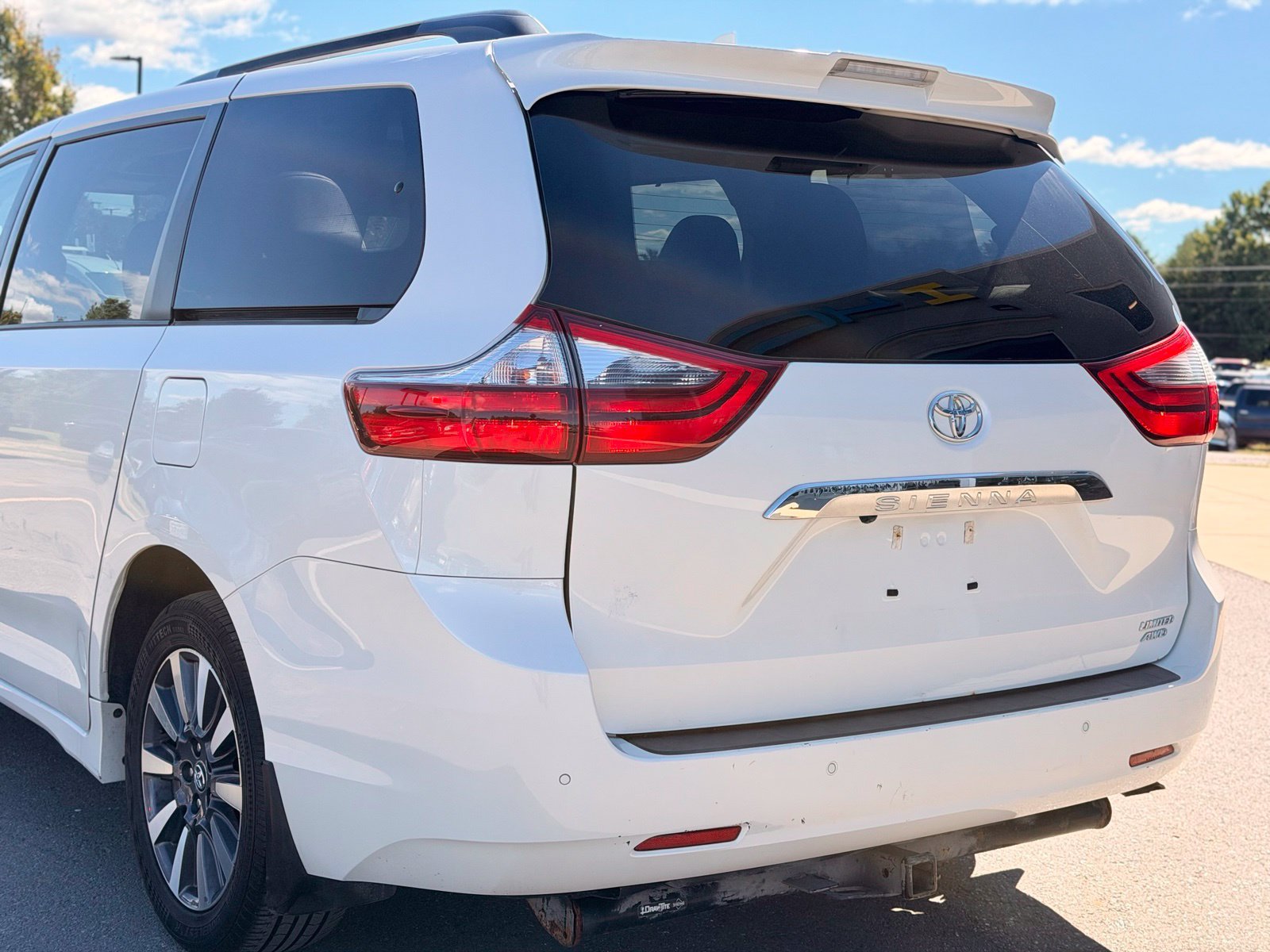 Used 2020 Toyota Sienna XLE Premium AWD/4WD image 12