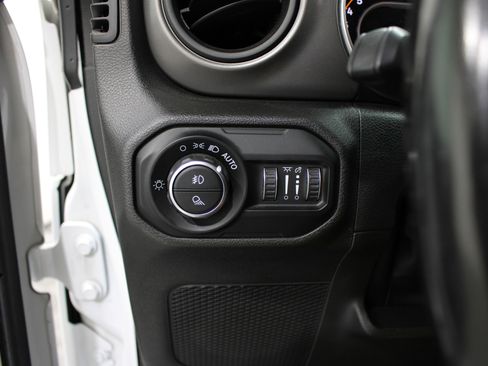 Used 2021 Jeep Gladiator Sport AWD/4WD image 9