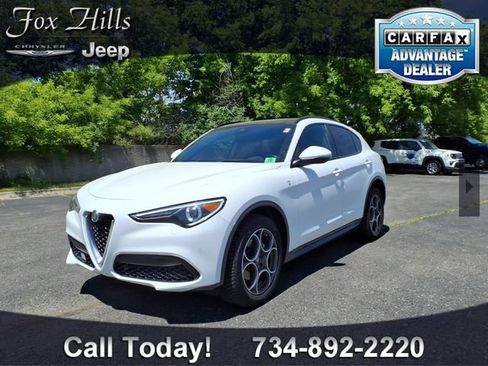 Used 2023 Alfa Romeo Stelvio Ti AWD/4WD image 3