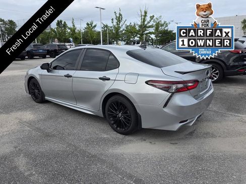 Used 2021 Toyota Camry SE FWD image 3