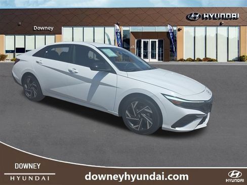 Certified 2025 Hyundai Elantra SEL FWD image 7