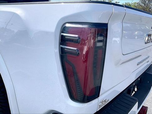 Used 2025 GMC Sierra 2500 AT4 image 24