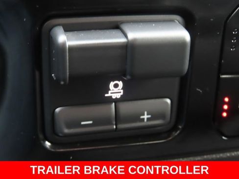 Used 2025 Chevrolet Silverado 2500 LT w/ Convenience Package image 37