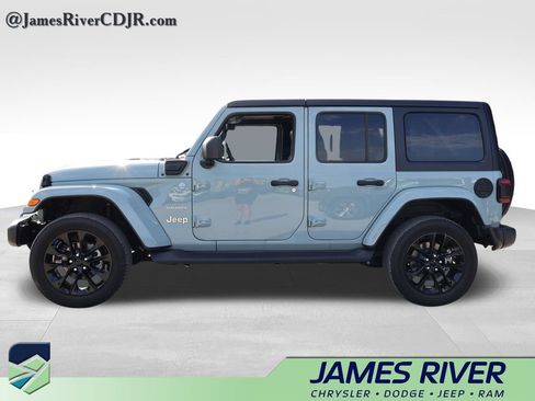 Used 2023 Jeep Wrangler Unlimited Sahara w/ Cold Weather Group AWD/4WD image 2
