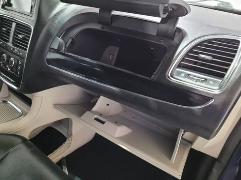 Used 2019 Dodge Grand Caravan SXT w/ Rear Park Assist Package image 51