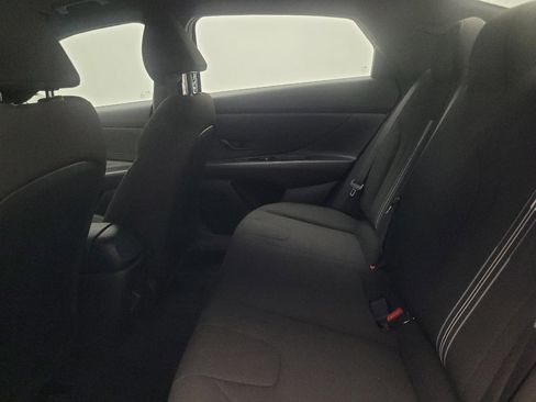 Used 2025 Hyundai Elantra Sport FWD image 18