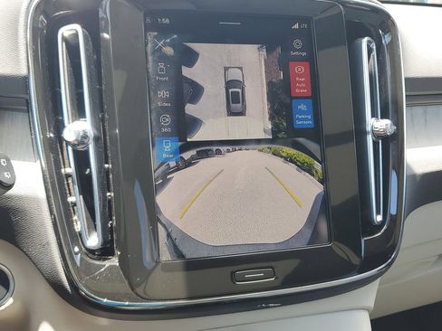 Used 2026 Volvo XC40 B5 Plus AWD/4WD image 27