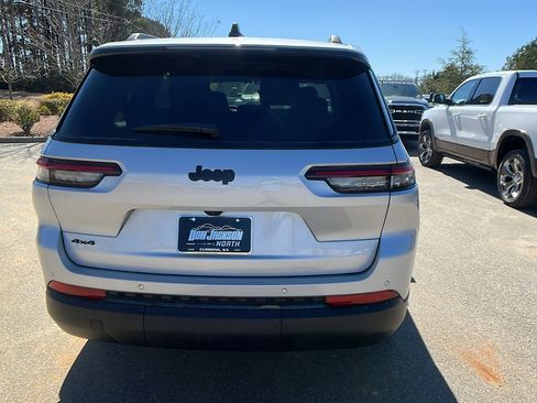 New 2025 Jeep Grand Cherokee L Altitude image 9