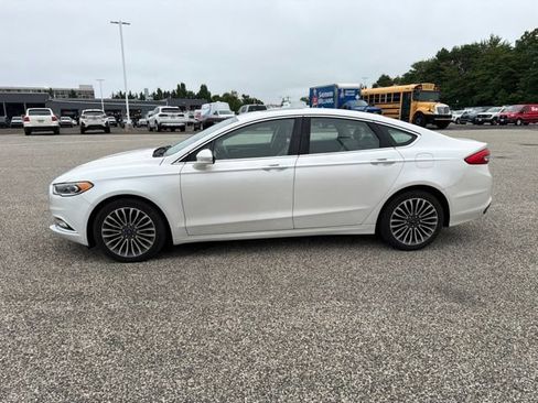 Used 2017 Ford Fusion SE w/ Fusion SE Technology Package AWD/4WD image 4