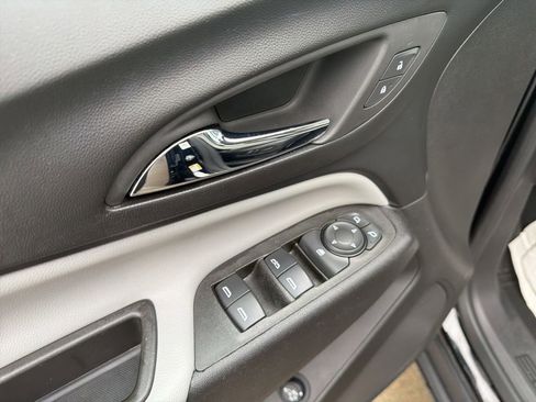 Used 2024 Chevrolet Equinox LT image 16