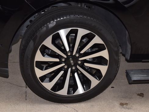 Certified 2023 Lincoln Navigator Reserve AWD/4WD image 41
