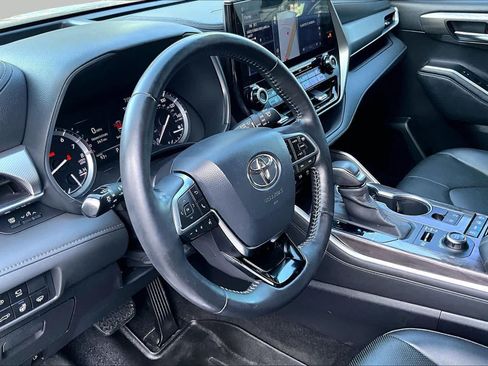 Used 2020 Toyota Highlander Platinum AWD/4WD image 18