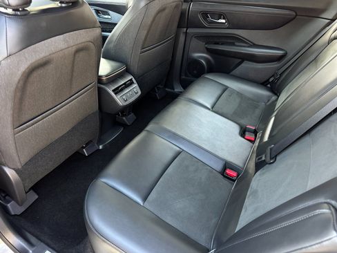 Used 2023 Nissan Ariya AWD image 13