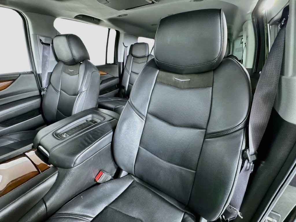 Used 2017 Cadillac Escalade ESV Premium Luxury AWD/4WD image 24