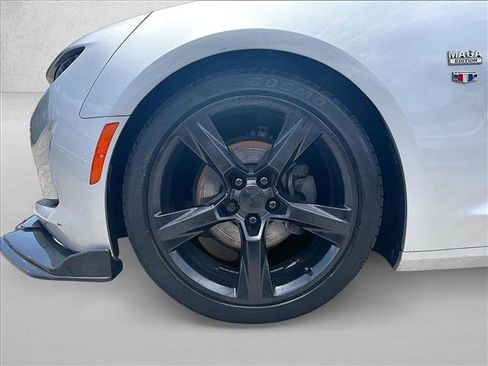 Used 2019 Chevrolet Camaro LT RWD image 10