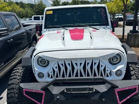 Used 2015 Jeep Wrangler Unlimited Sahara AWD/4WD image 5