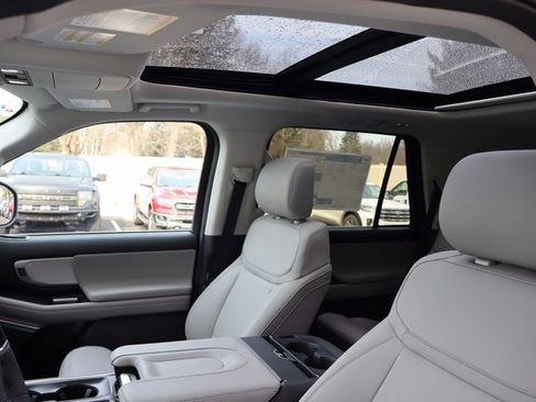 New 2026 Ford Expedition Active image 5