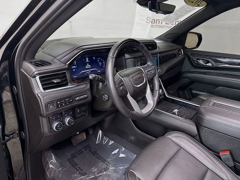 Used 2023 GMC Yukon XL Denali w/ Denali Reserve Package image 9