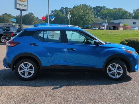 New 2025 Nissan Kicks Play S image 7