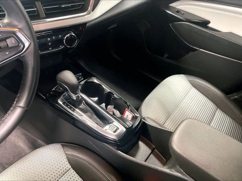 Used 2025 Chevrolet Trax LT w/ LT Convenience Package image 20