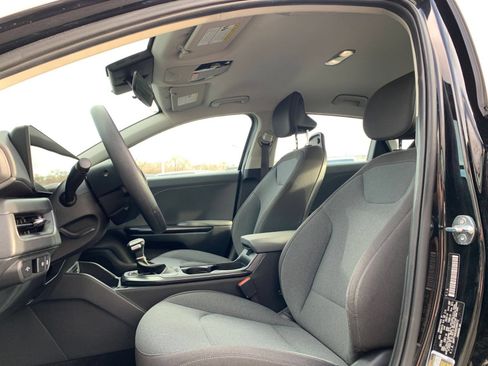 Used 2025 Kia K4 FWD image 25