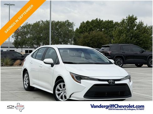 Used 2025 Toyota Corolla LE FWD image 2