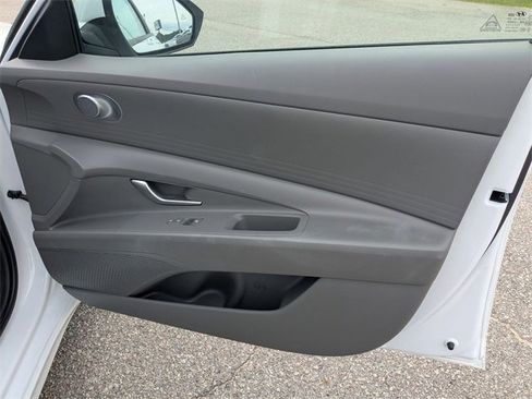 Used 2024 Hyundai Elantra SEL image 30