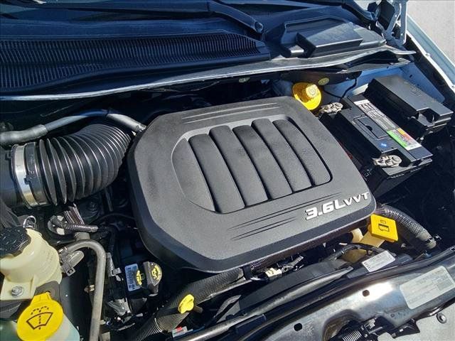 Used 2016 Chrysler Town & Country Touring FWD image 24