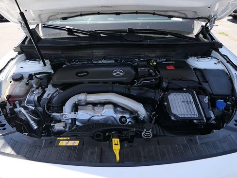 Used 2025 Mercedes-Benz GLB 250 4MATIC image 30