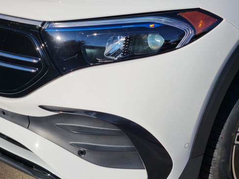 Used 2023 Mercedes-Benz EQB 300 300 image 8